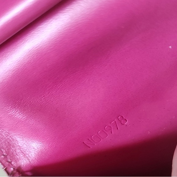 Authentic vernis Louis Vuitton wallet - Picture 6 of 6
